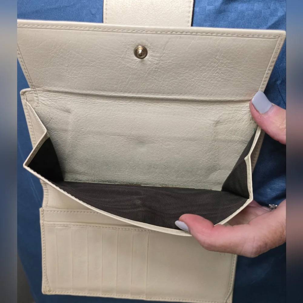 GUCCI GG Long Leather Wallet- Excellent Condition - Picture 6 of 16